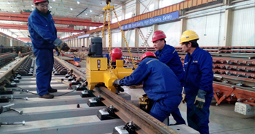 湖北液压轨道加持顶推器案例